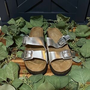 Universal Thread 7.5 Silver Double Strap Sandals